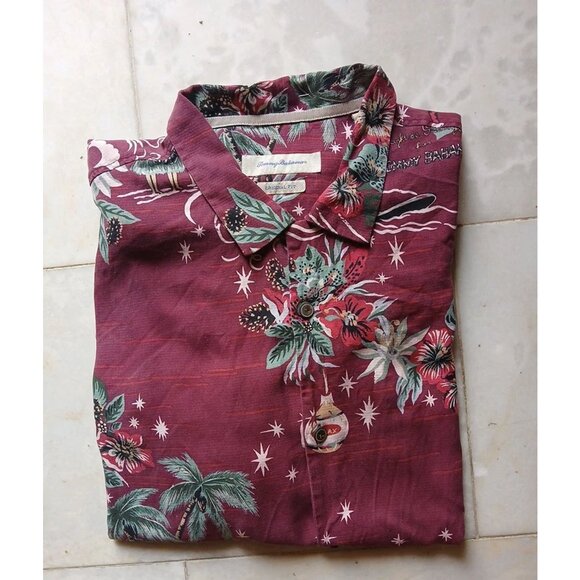 Vntg TOMMY BAHAMA Hawaiian CHRISTMAS Shirt -Hula Poinsettias Santa Hats - Picture 3 of 8